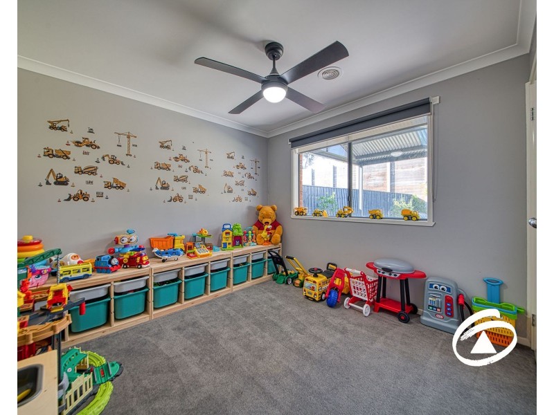 64 Greendale Boulevard, Pakenham VIC 3810