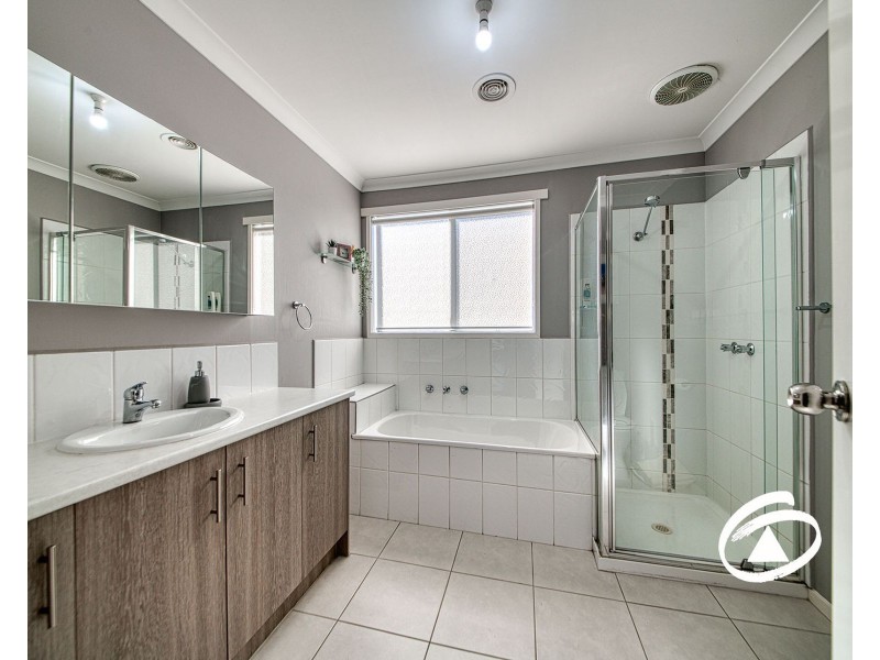 64 Greendale Boulevard, Pakenham VIC 3810