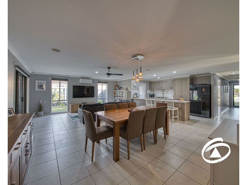 64 Greendale Boulevard, Pakenham VIC 3810