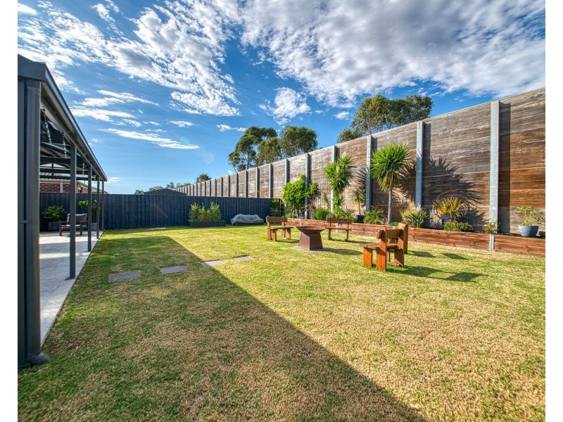 64 Greendale Boulevard, Pakenham VIC 3810