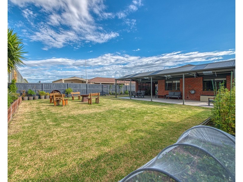 64 Greendale Boulevard, Pakenham VIC 3810