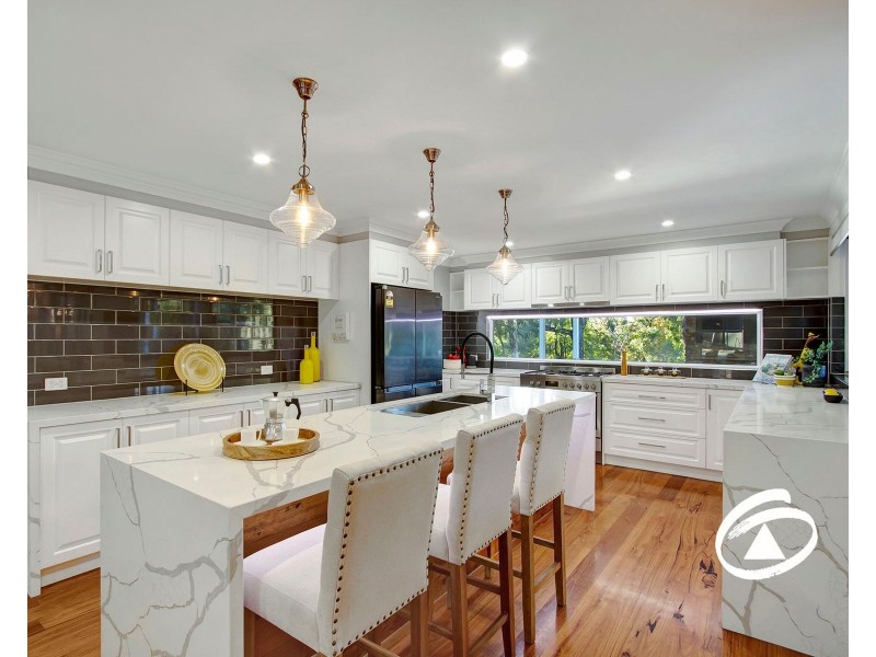 32 View Hill Road, Cockatoo VIC 3781