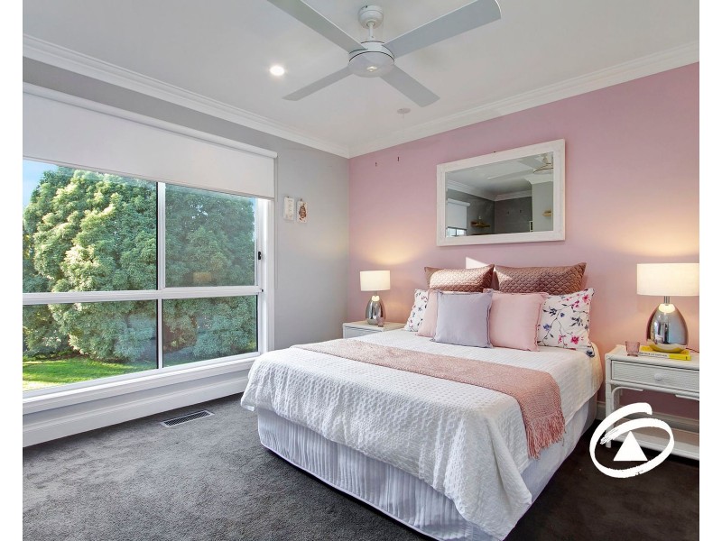 32 View Hill Road, Cockatoo VIC 3781