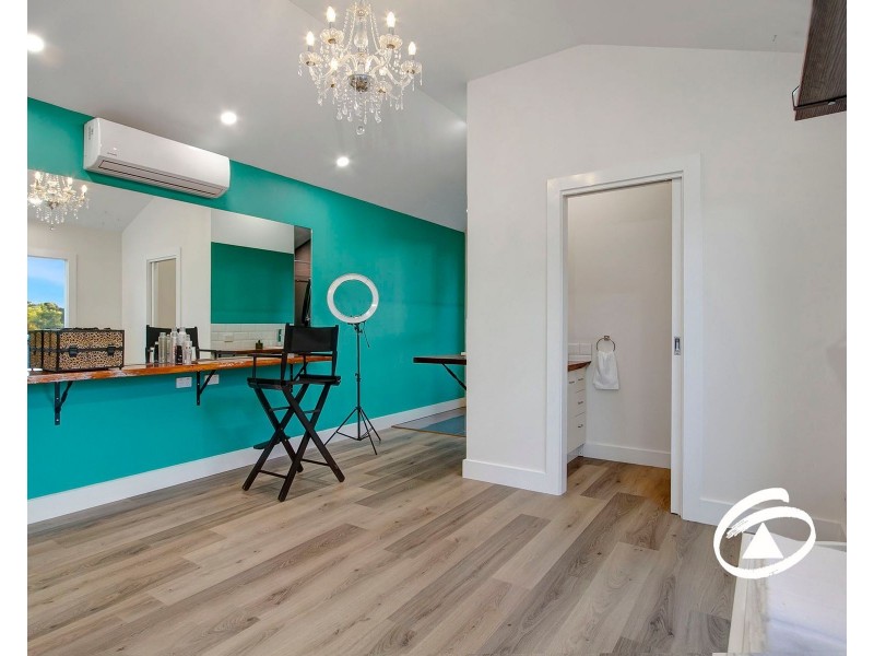 32 View Hill Road, Cockatoo VIC 3781