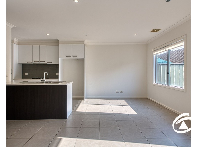 61 Atlantic Drive, Pakenham VIC 3810