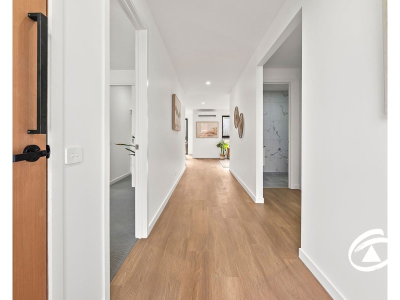 2/82 RAILWAY AVENUE, Garfield VIC 3814