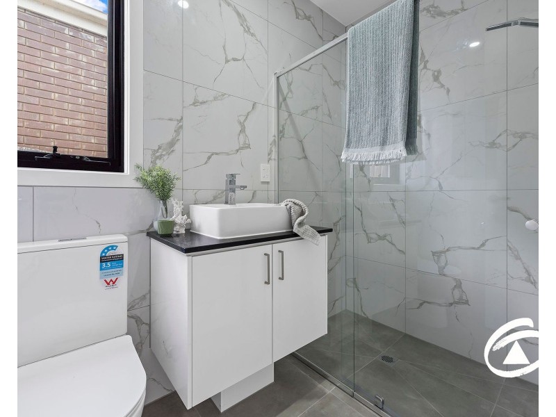 2/82 RAILWAY AVENUE, Garfield VIC 3814