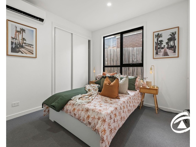 2/82 RAILWAY AVENUE, Garfield VIC 3814