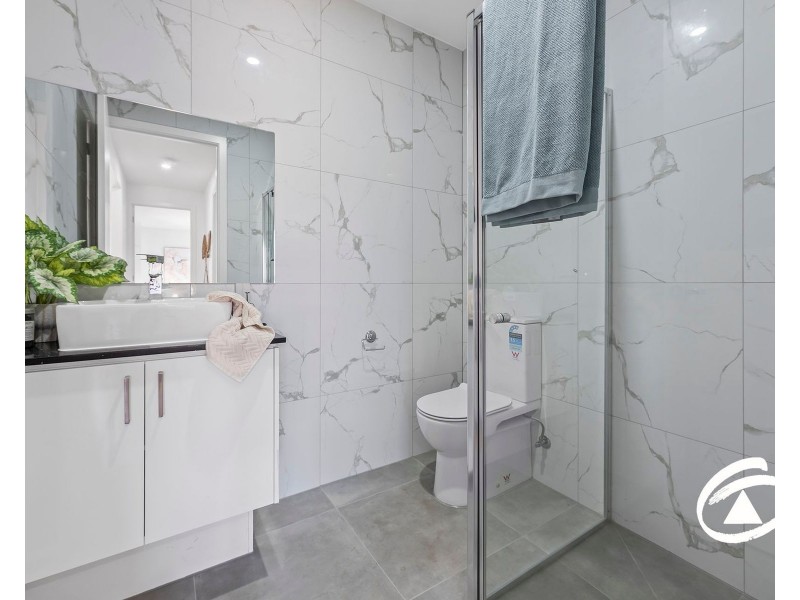 2/82 RAILWAY AVENUE, Garfield VIC 3814