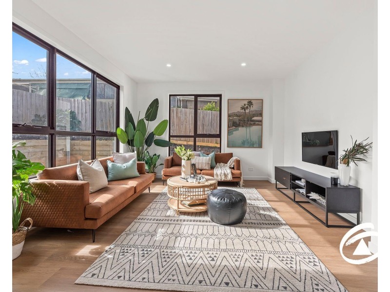 2/82 RAILWAY AVENUE, Garfield VIC 3814