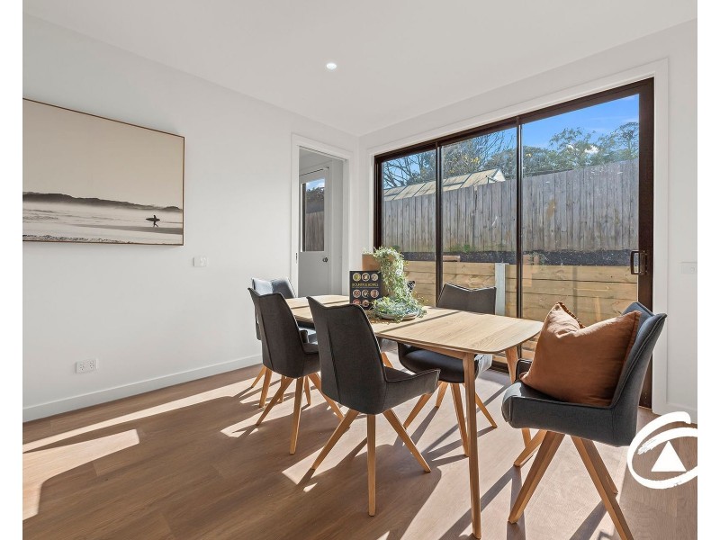 2/82 RAILWAY AVENUE, Garfield VIC 3814