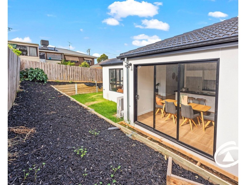 2/82 RAILWAY AVENUE, Garfield VIC 3814