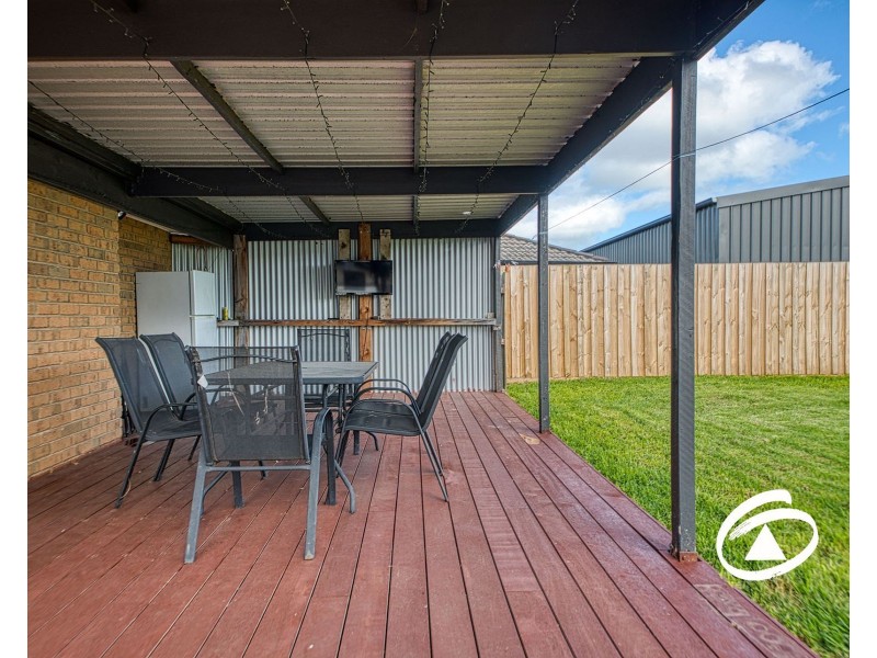 6 Bluegrass Crescent, Pakenham VIC 3810