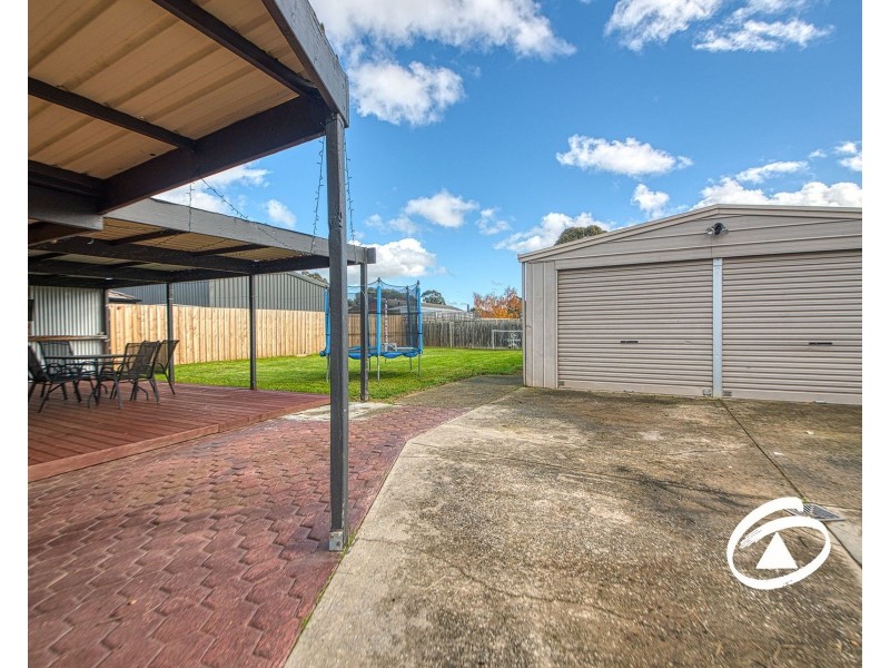 6 Bluegrass Crescent, Pakenham VIC 3810