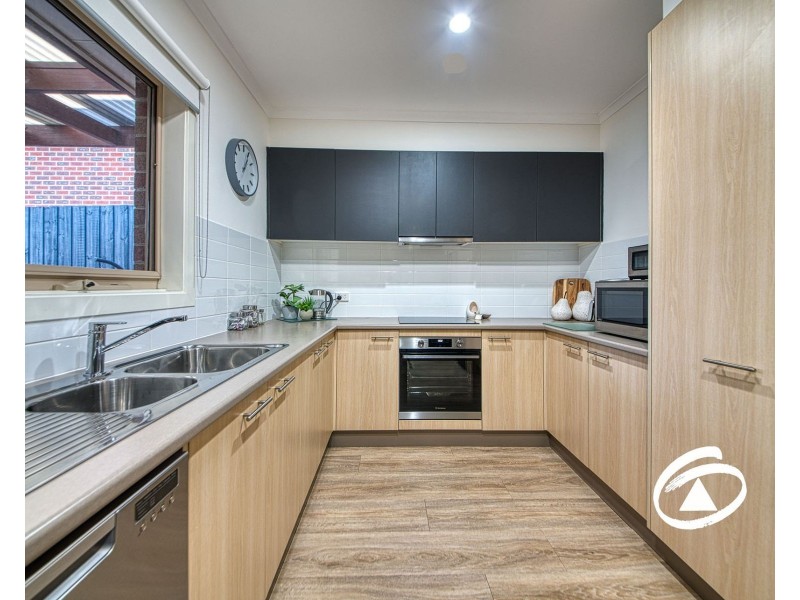 2/4-6 May Court, Garfield VIC 3814