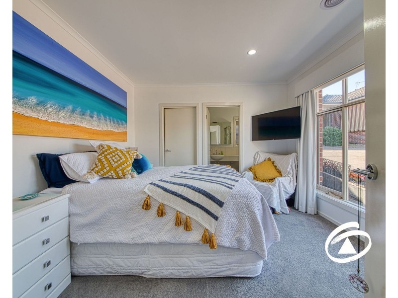 2/4-6 May Court, Garfield VIC 3814