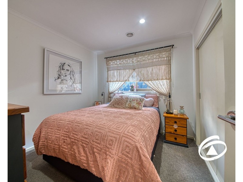 2/4-6 May Court, Garfield VIC 3814