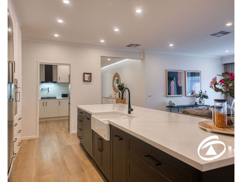 22 Macquarie Circuit, Pakenham VIC 3810