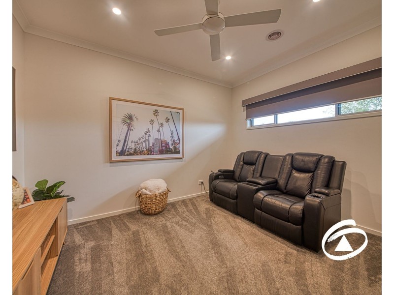 22 Macquarie Circuit, Pakenham VIC 3810