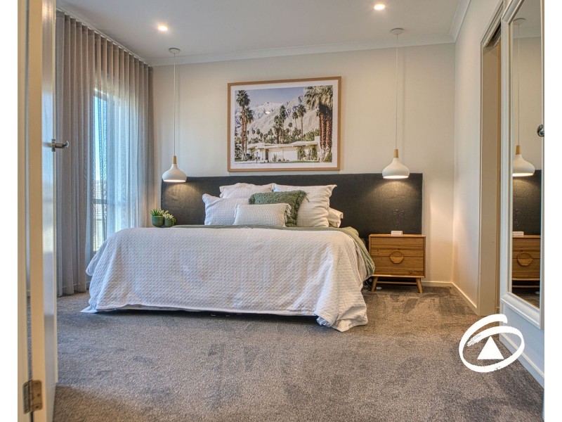 22 Macquarie Circuit, Pakenham VIC 3810