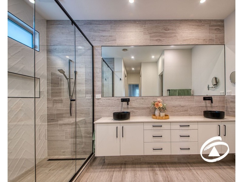 22 Macquarie Circuit, Pakenham VIC 3810