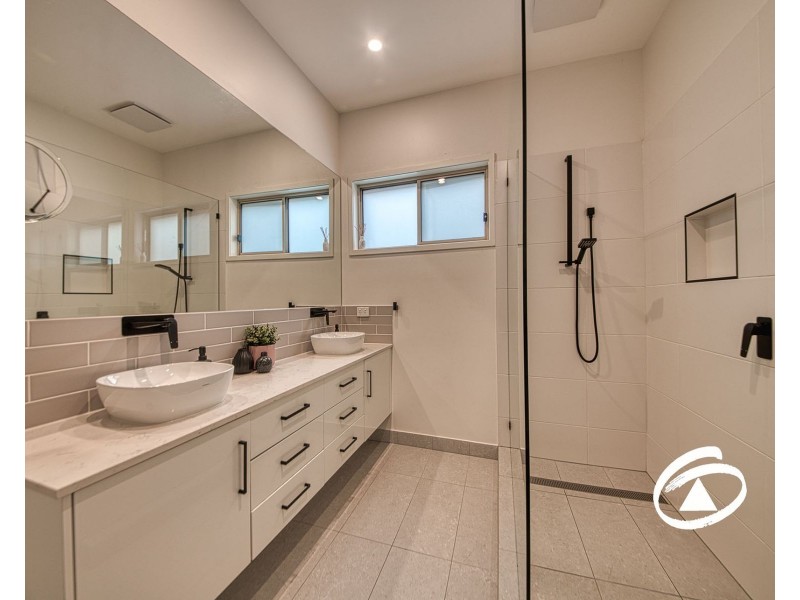 22 Macquarie Circuit, Pakenham VIC 3810