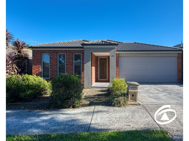 32 Sienna Way, Pakenham VIC 3810