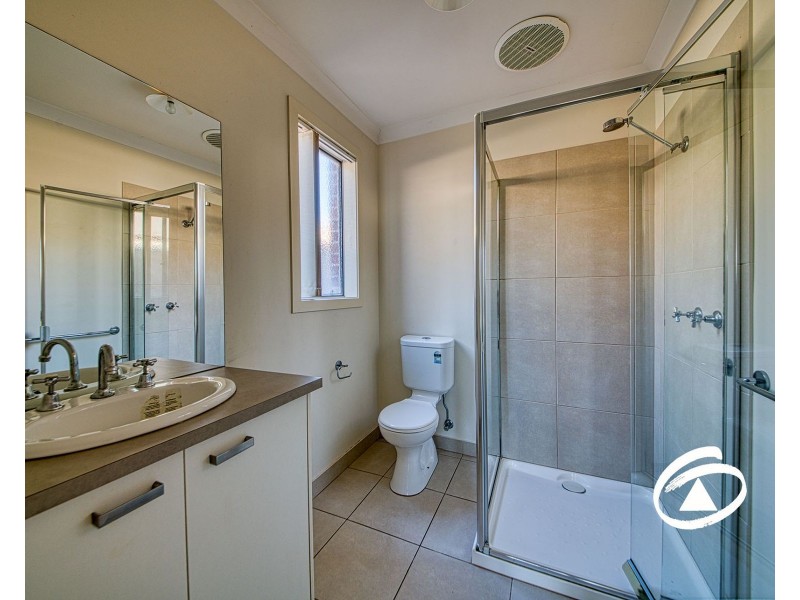 32 Sienna Way, Pakenham VIC 3810