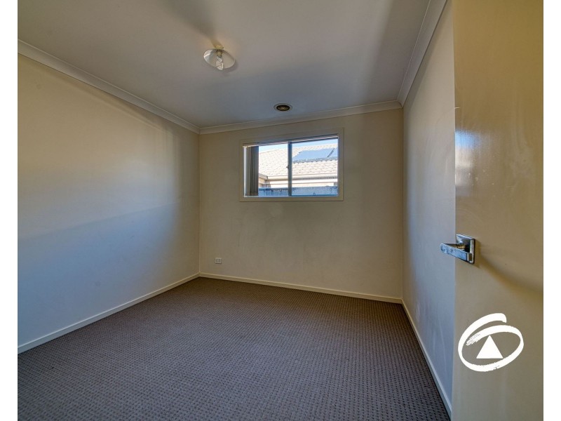 32 Sienna Way, Pakenham VIC 3810