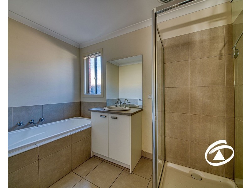 32 Sienna Way, Pakenham VIC 3810