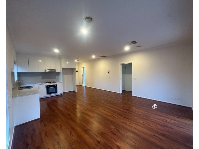 2/218 Monahans Road, Cranbourne VIC 3977