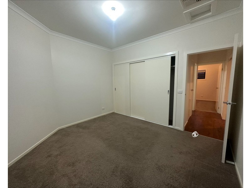 2/218 Monahans Road, Cranbourne VIC 3977