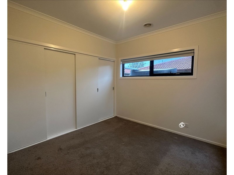 2/218 Monahans Road, Cranbourne VIC 3977