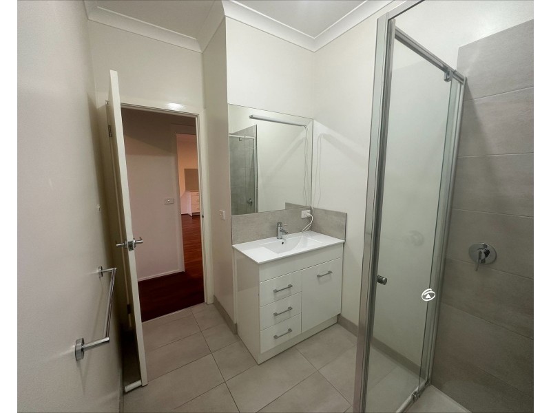 2/218 Monahans Road, Cranbourne VIC 3977