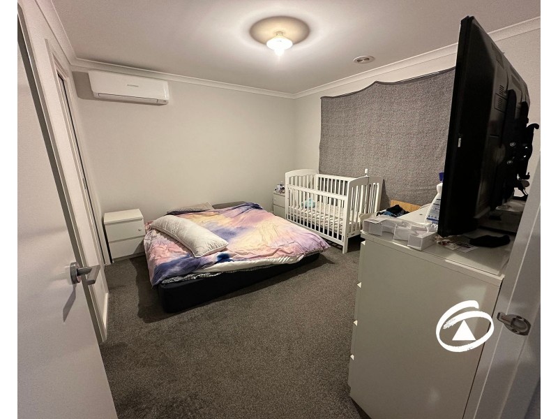 16 Bronnie Street, Clyde North VIC 3978