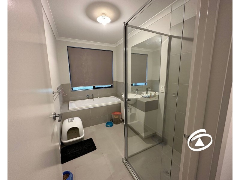 16 Bronnie Street, Clyde North VIC 3978