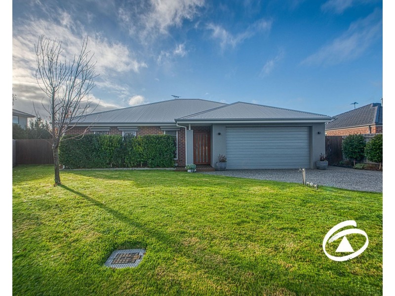 27 Royanne Close, Bunyip VIC 3815