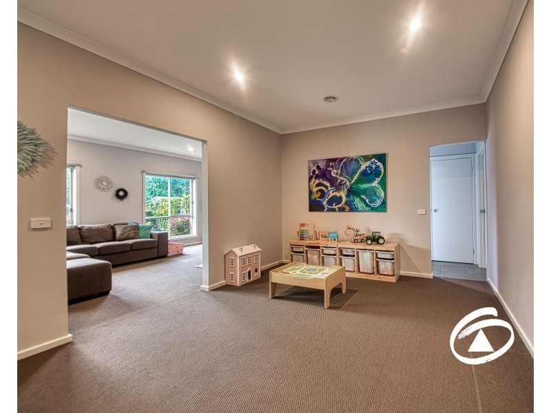 27 Royanne Close, Bunyip VIC 3815