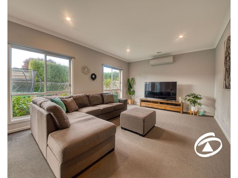 27 Royanne Close, Bunyip VIC 3815