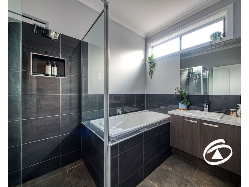 27 Royanne Close, Bunyip VIC 3815