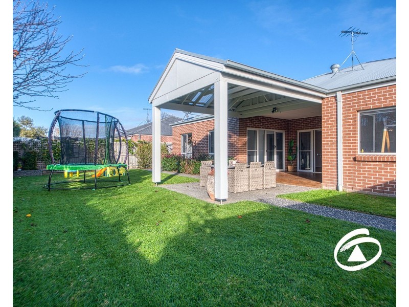 27 Royanne Close, Bunyip VIC 3815