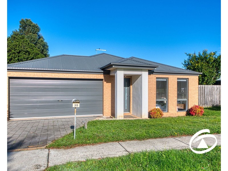 35 Springwater Drive, Drouin VIC 3818