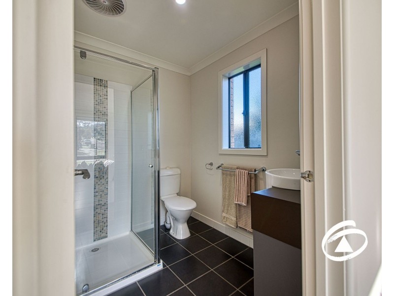 35 Springwater Drive, Drouin VIC 3818