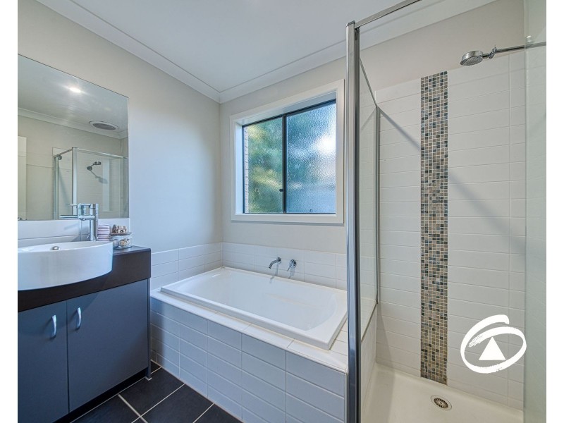 35 Springwater Drive, Drouin VIC 3818