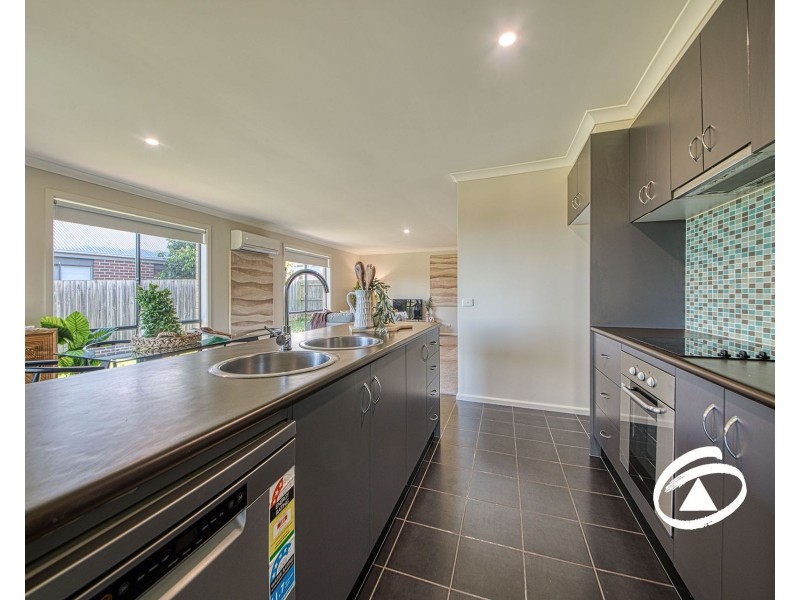 35 Springwater Drive, Drouin VIC 3818