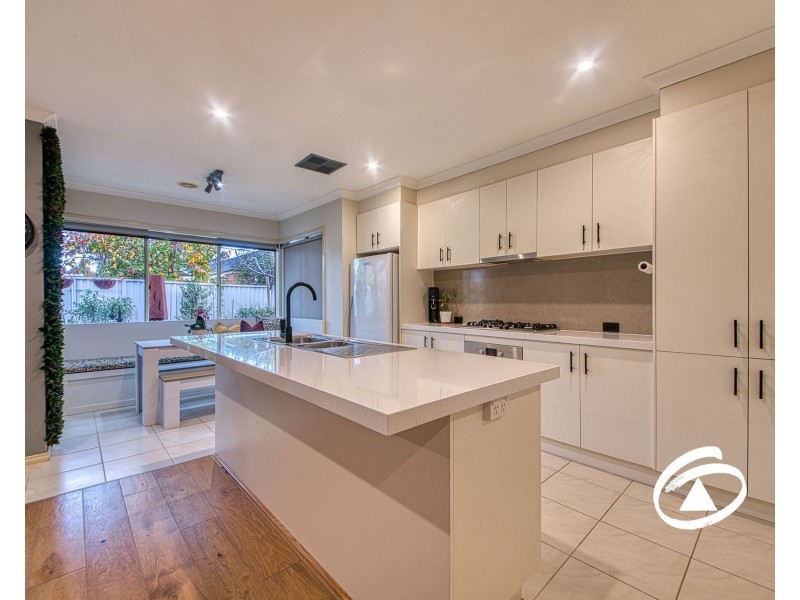 10 Stokes Green, Pakenham VIC 3810