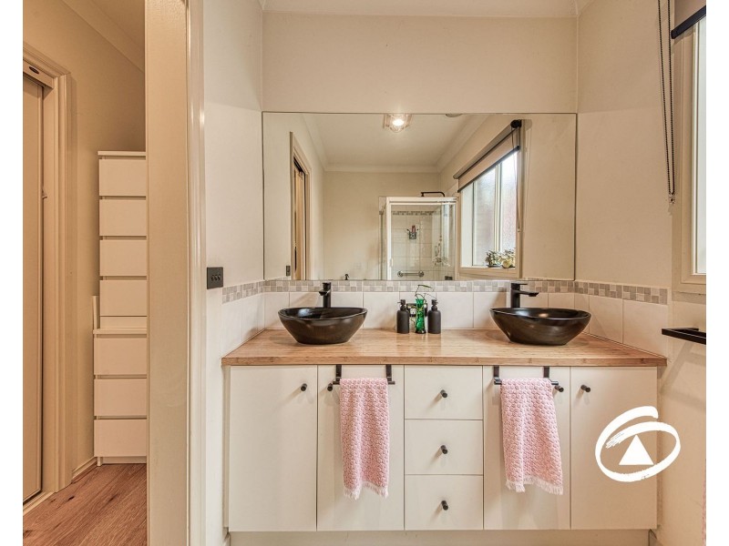 10 Stokes Green, Pakenham VIC 3810