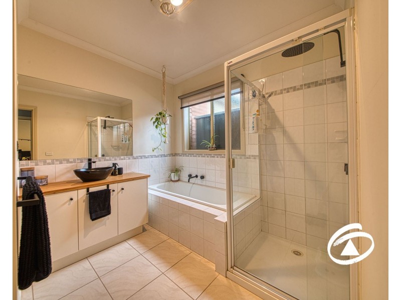 10 Stokes Green, Pakenham VIC 3810