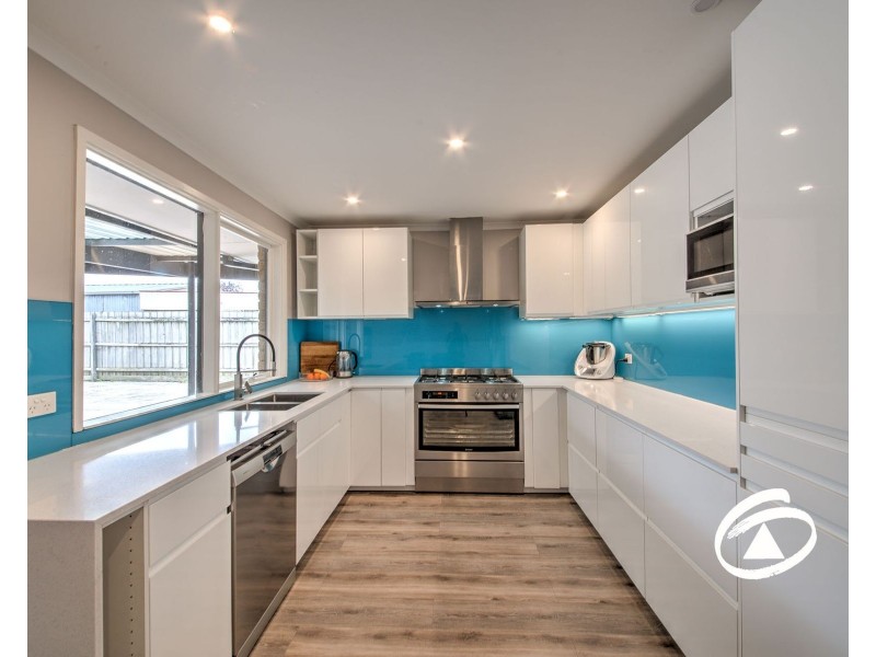 6 Bluegrass Crescent, Pakenham VIC 3810