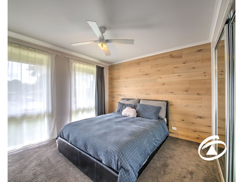 6 Bluegrass Crescent, Pakenham VIC 3810